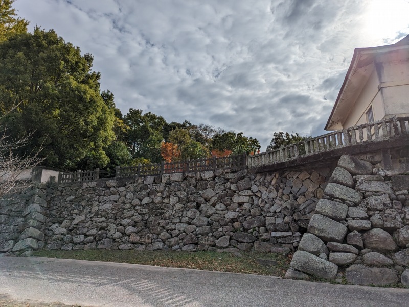 中津城 鉄門跡付近の石垣