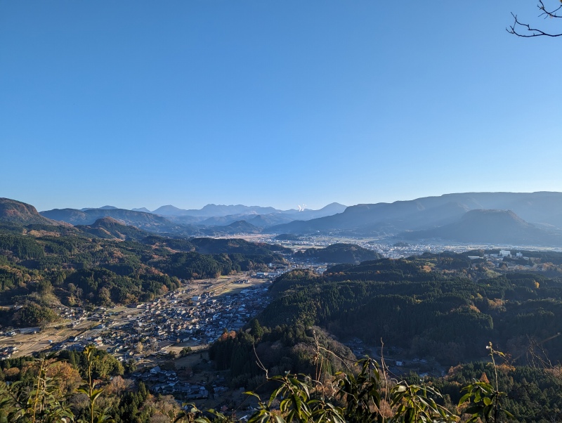 角牟礼城本丸から見た玖珠盆地の景色
