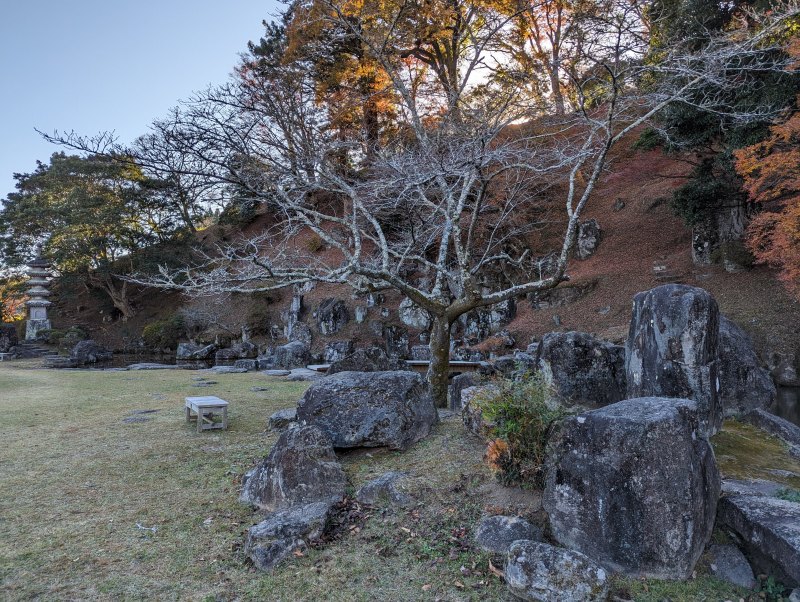 三島公園を通る角牟礼城登山道