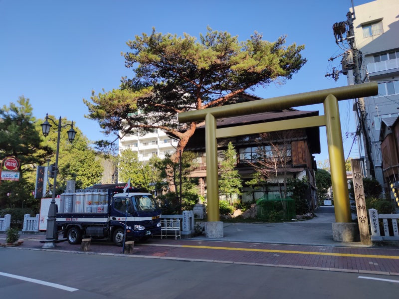 高知大神宮 金の大鳥居 神明鳥居 参道入口の風景