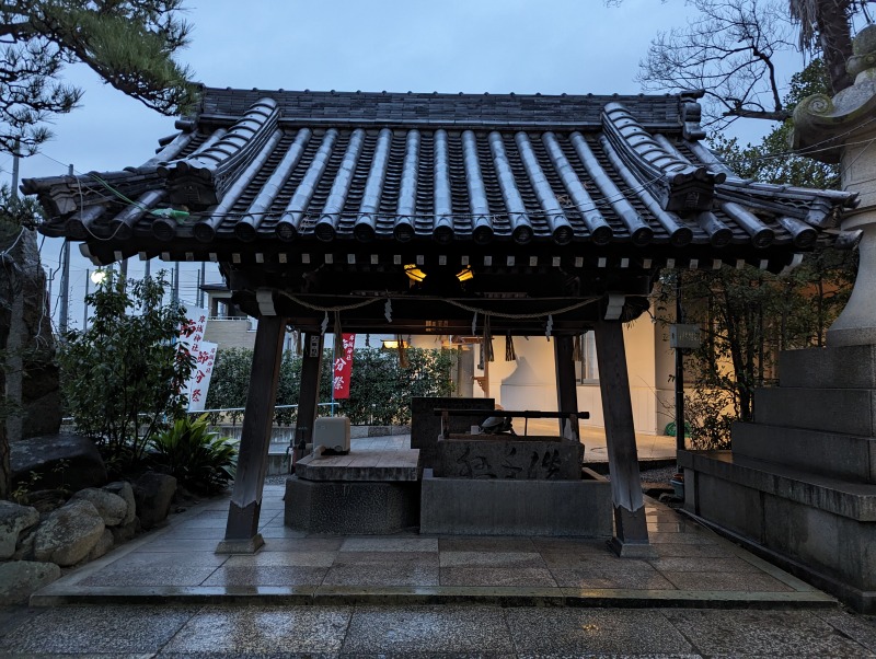 岸城神社 手水舎 亀の装飾