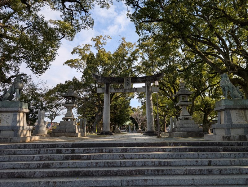 水天宮 一の鳥居と参道（筑後川沿い）
