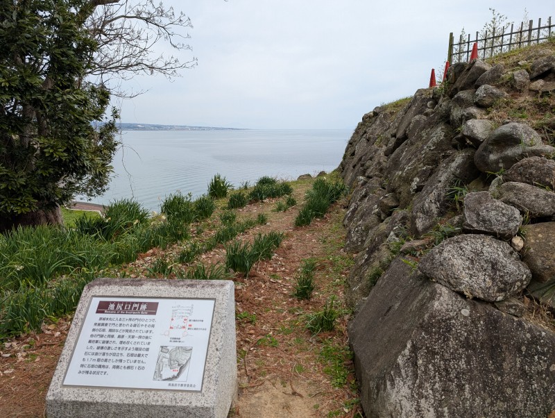 原城跡 池尻口門跡の礎石と石垣