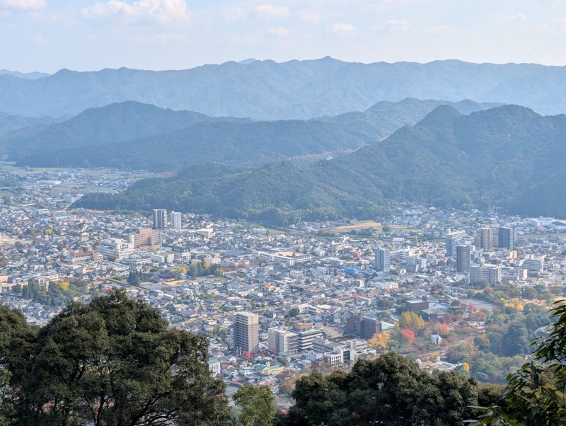 主郭周辺の瓦出土