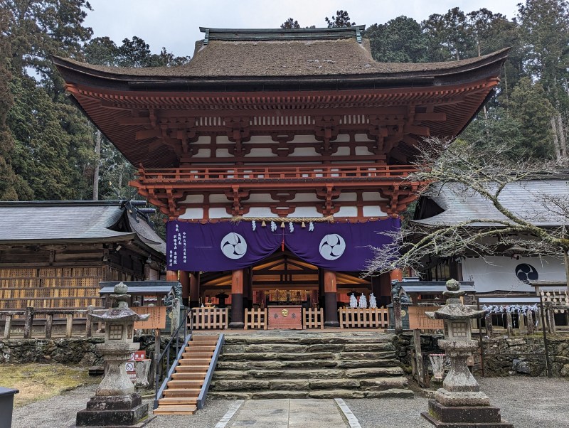 丹生都比売神社の楼門、室町時代建立の重要文化財