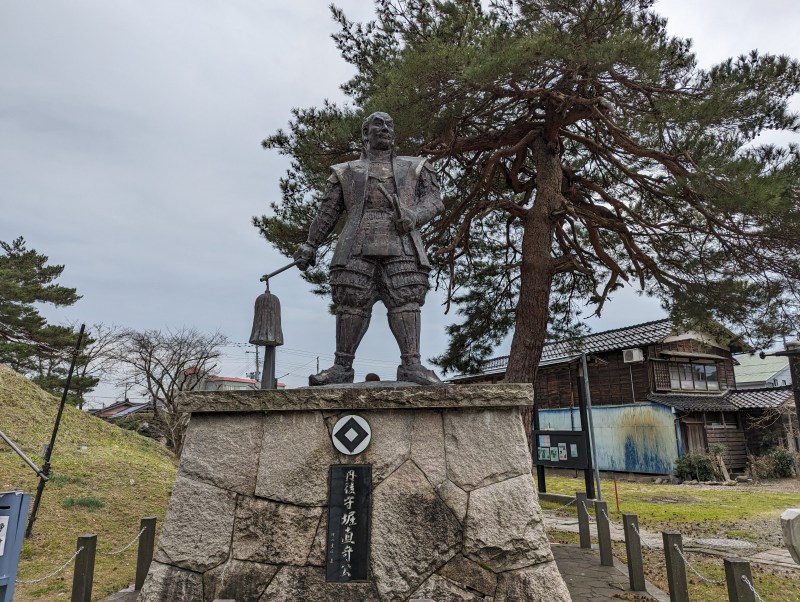 堀直竒公銅像 金峯神社境内の武将像