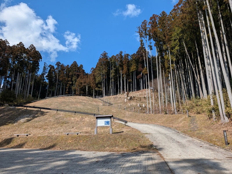 宇陀松山城 赤砂利ルートの登城口