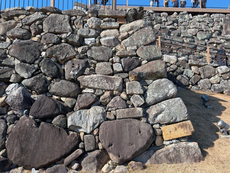 転用石が使われた石垣