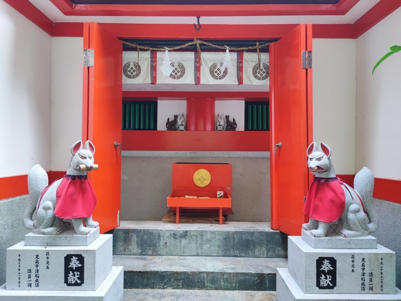 太鼓谷稲成神社 神殿裏奉拝所