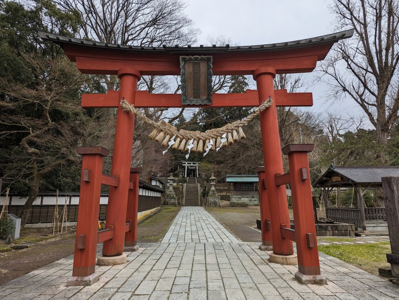 青海神社 一の鳥居と参道