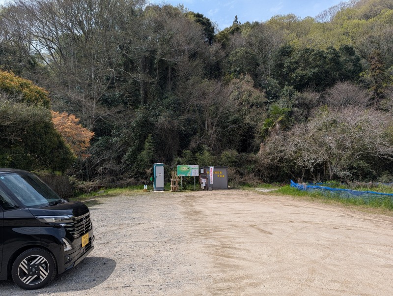 登城口へ向かう山道の様子